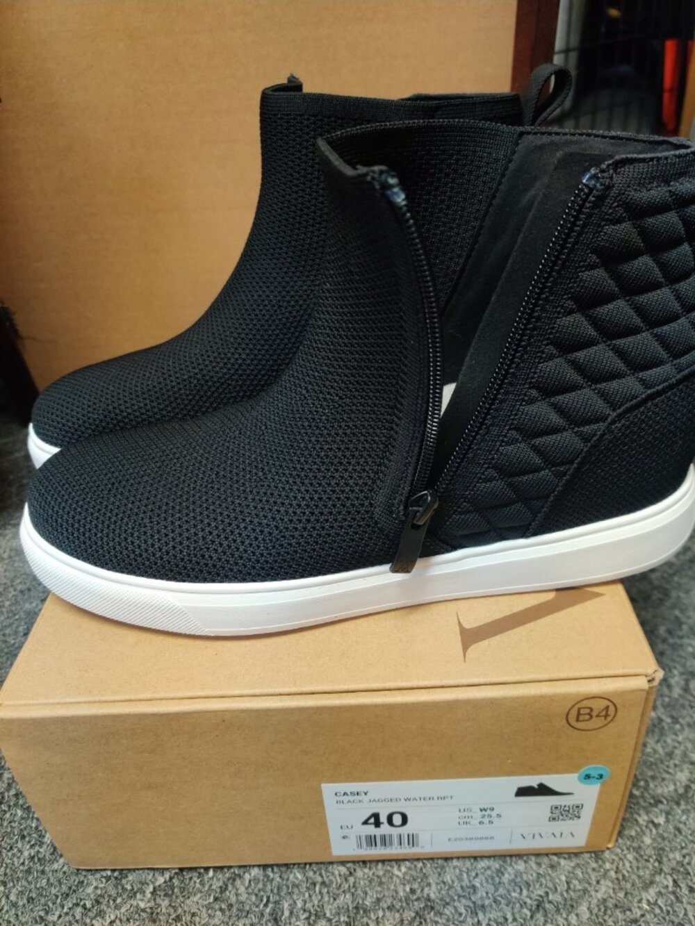 Viviaia Casey Sneakers in black